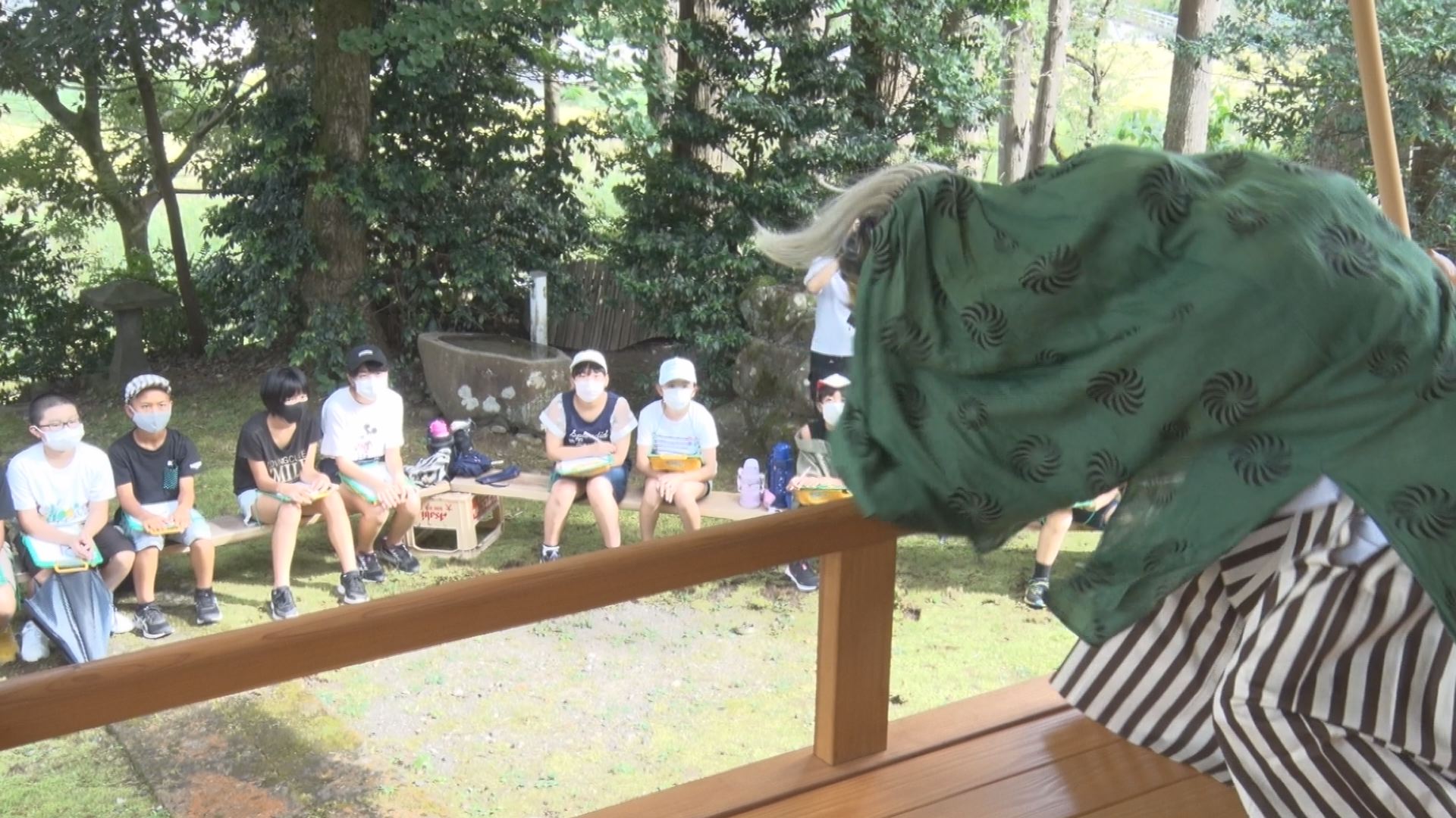 伝統文化はすごく楽しい！谷浜小5･6年生が里神楽を見学
