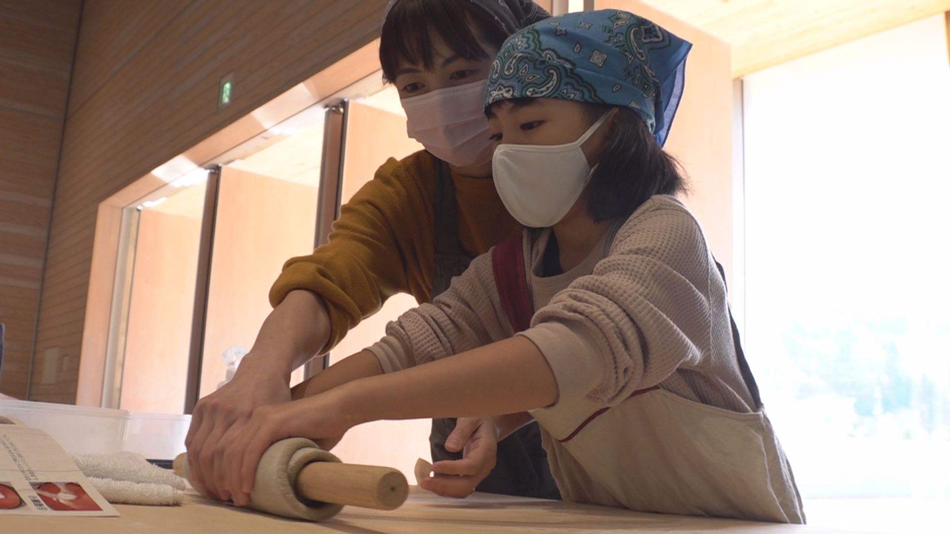 針小3年生 板倉の自慢「そば」打ち体験　