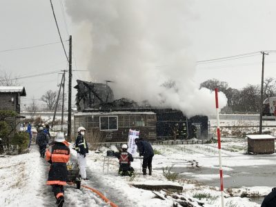 西ヶ窪浜で火災 住宅1棟全焼 けが人なし