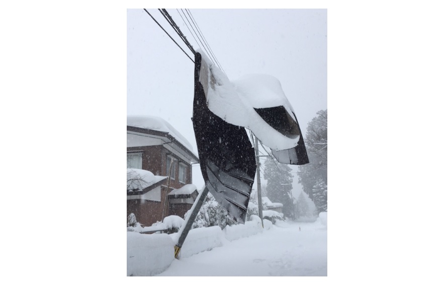 上越市 暴風雪で建物被害32棟　