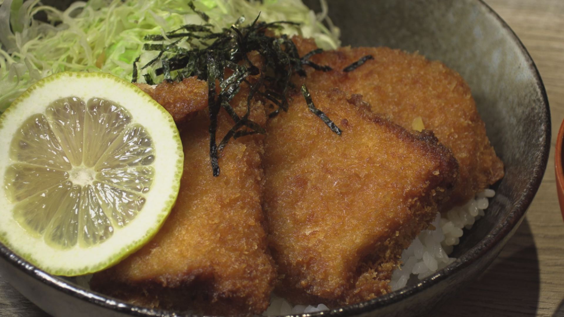 うみがたりレストランにサメたれかつ丼登場！