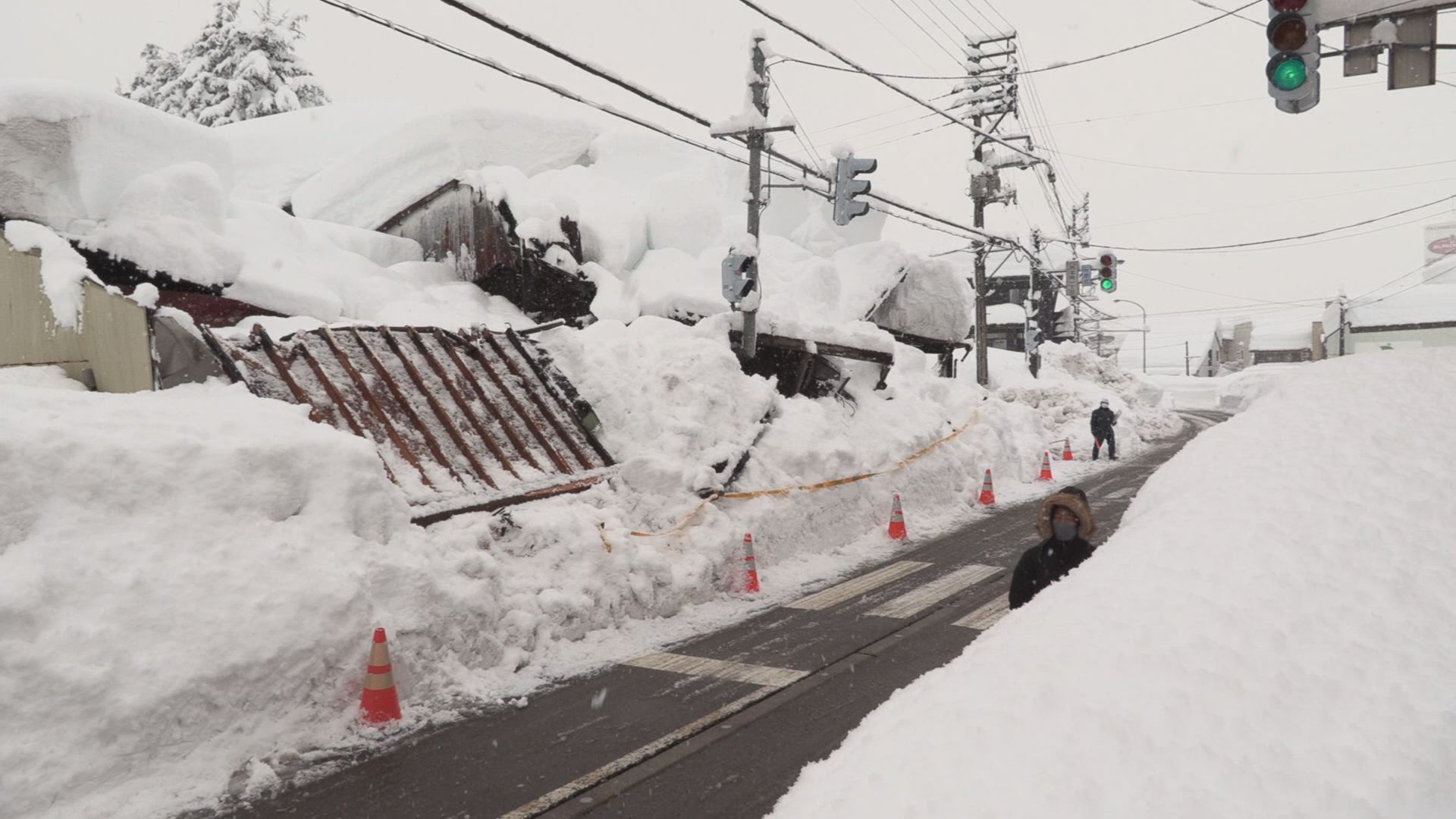 上越市南本町1 空き家2棟と雁木が雪の重みで倒壊