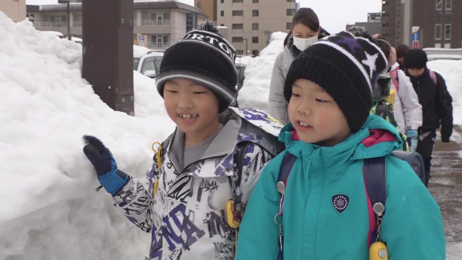 上越市 ほとんどの小中学校が再開 通学路の安全確保に不安も