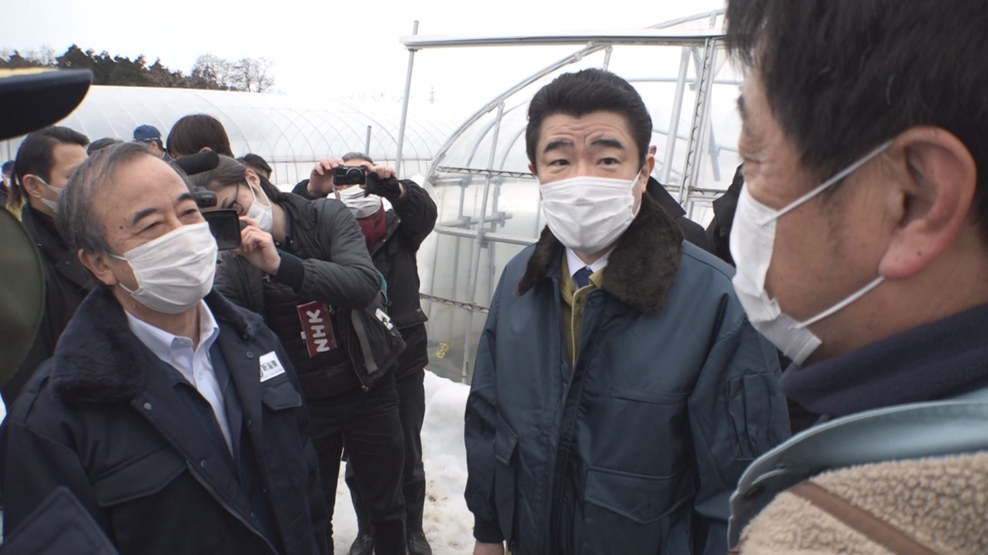 農林水産大臣が大潟のハウス倒壊現場を視察 村山市長が迅速な支援を要望