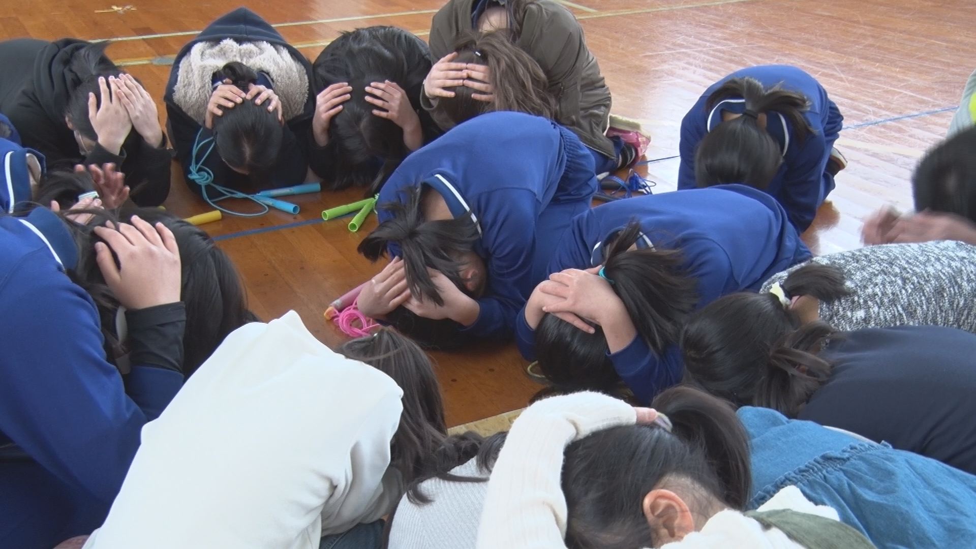 休み時間に地震が起きたら？山部小で避難訓練