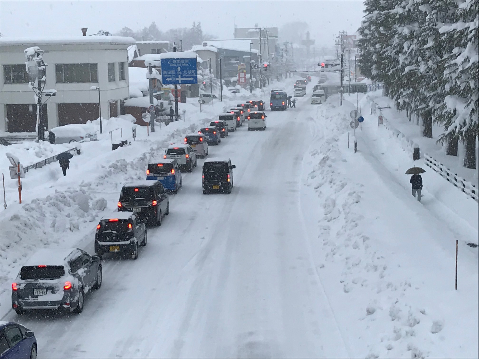 あす朝まで24時間降雪量 上越平地20センチ 山沿い50センチ