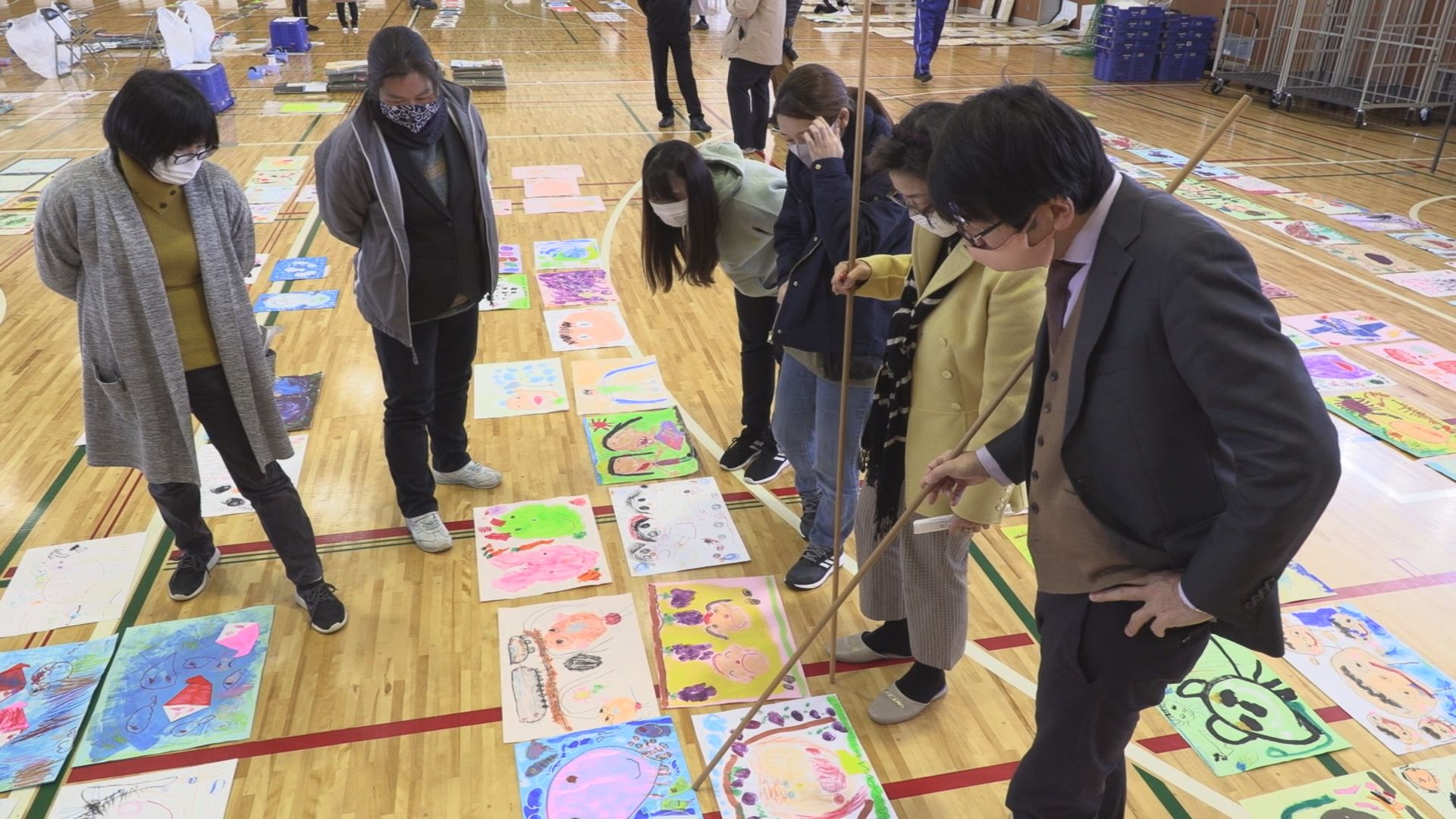 県絵画・版画コンクール本審査　受賞作品は来月6日から展示