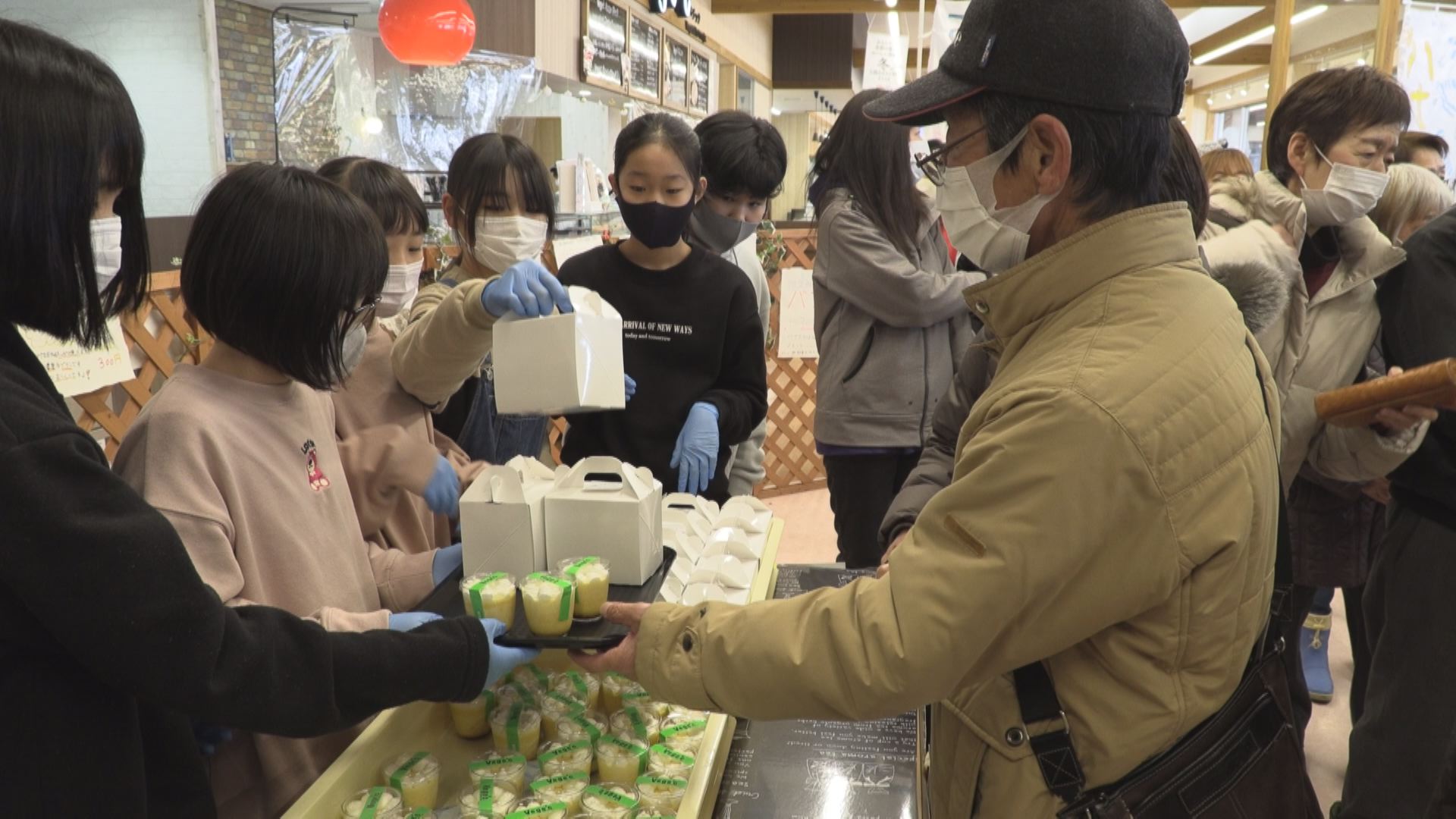 ばななカボチャのスイーツに長蛇の列 春日新田小5年が考案