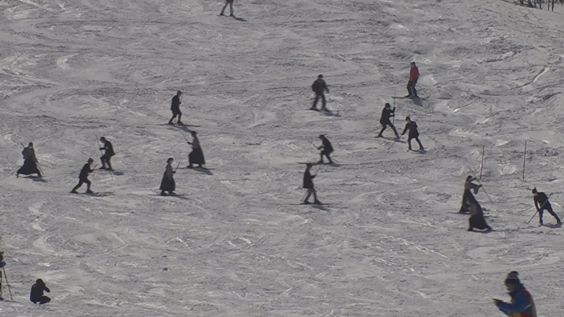 一本杖スキーを披露 糸魚川シーサイドバレースキー場