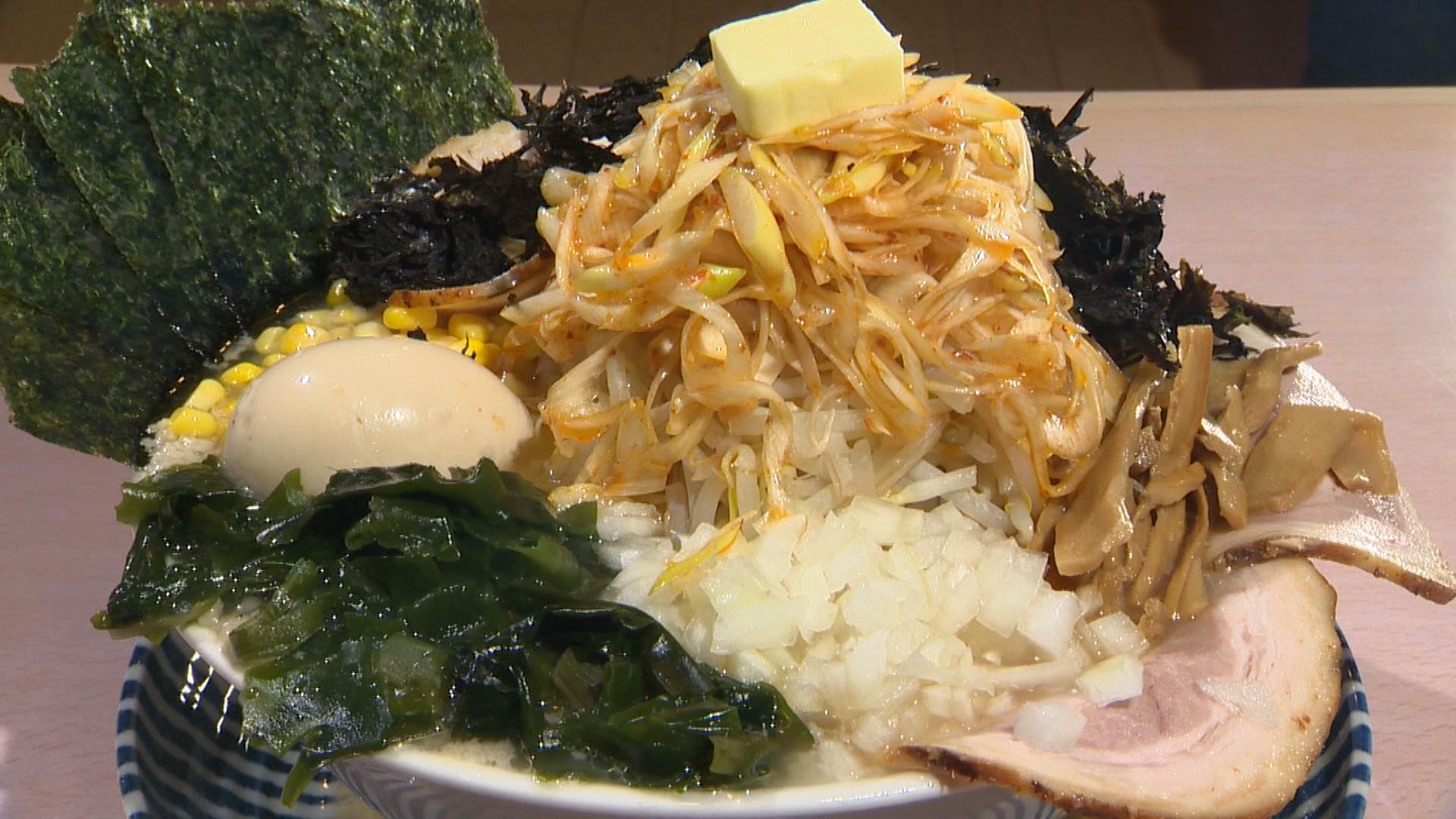 山盛り一丁！究極のガッツリ系「こってりら～めん Gita」