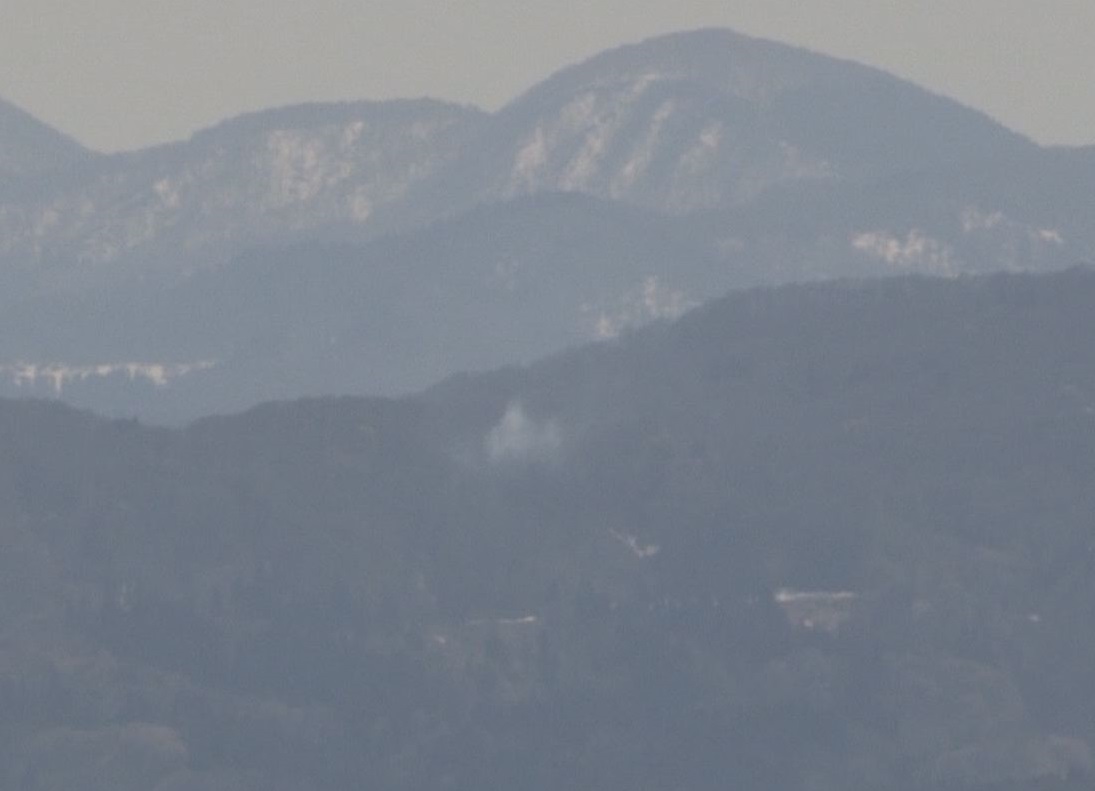 妙高市高床山森林公園で枯草火災 東京都60代男性が指先やけど