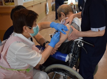 上越市 介護保険施設でコロナワクチン接種はじまる