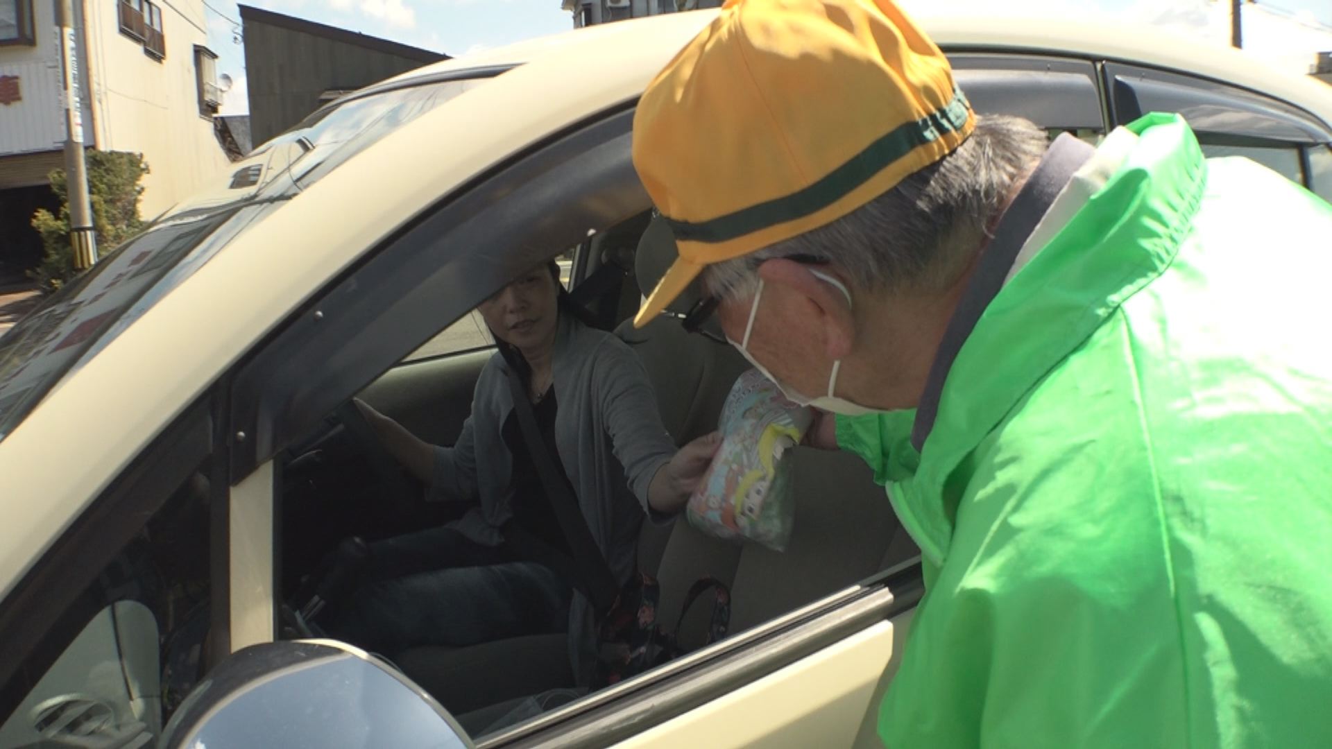 歩行者に気を付けて！ドライバーに事故防止へ街頭指導
