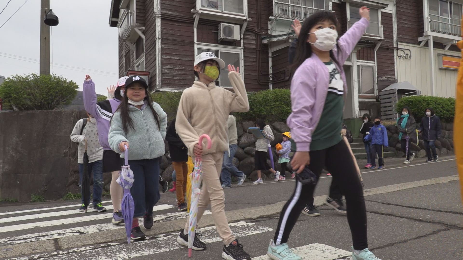 子ども目線と大人目線で最強コンビ！ さとまる学校 通学路危険か所点検