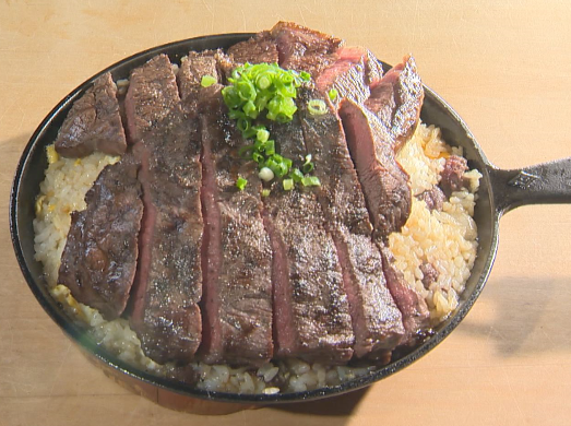 総重量1キロのスペシャルメニュー！「バーズインカフェ」