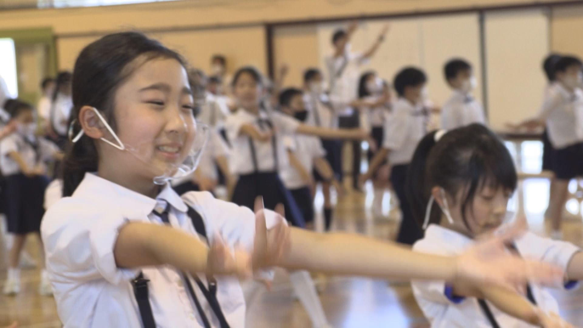 歌とダンスでつながろう 附属小で音楽集会