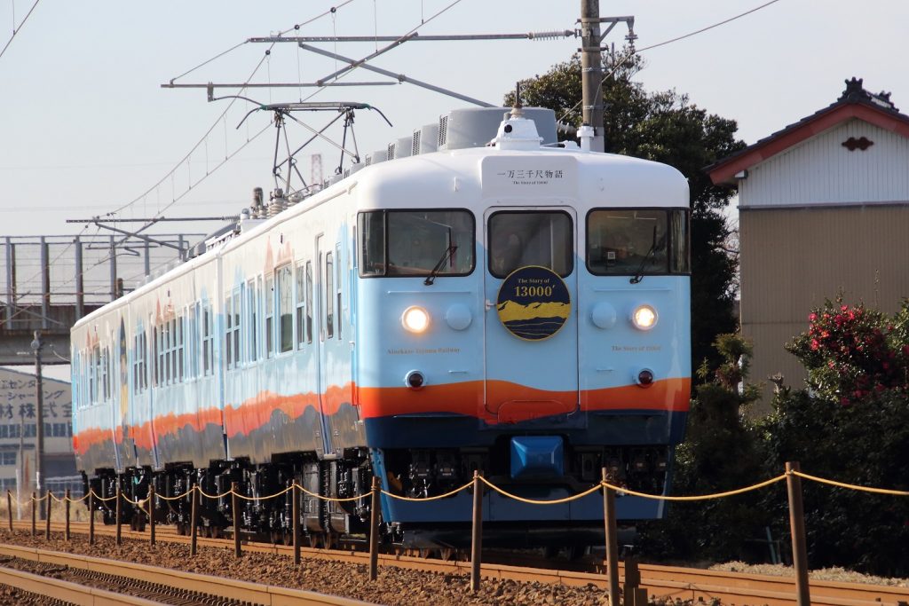 列車外装　下アングル映像２