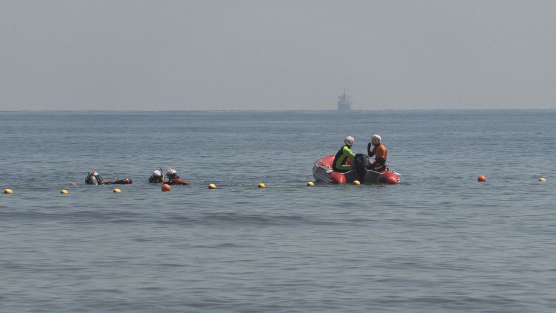 直江津海水浴場で救助訓練 夏のレジャーシーズンに備える