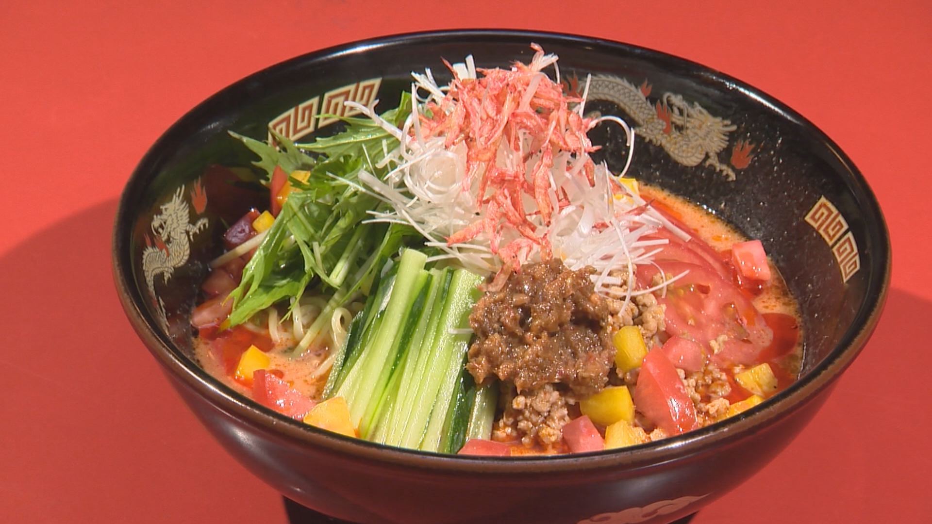 彩鮮やか！濃厚トマトの冷やし担々麺「王華飯店」
