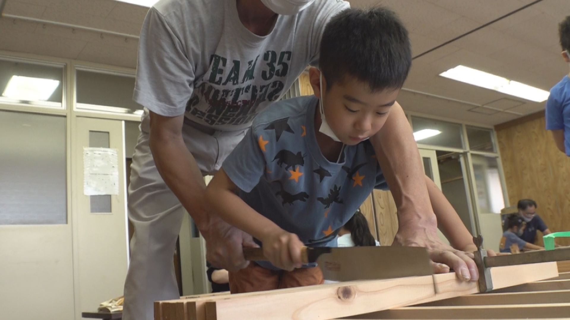 切って叩いてものづくり！小学生が木材でプランター作り