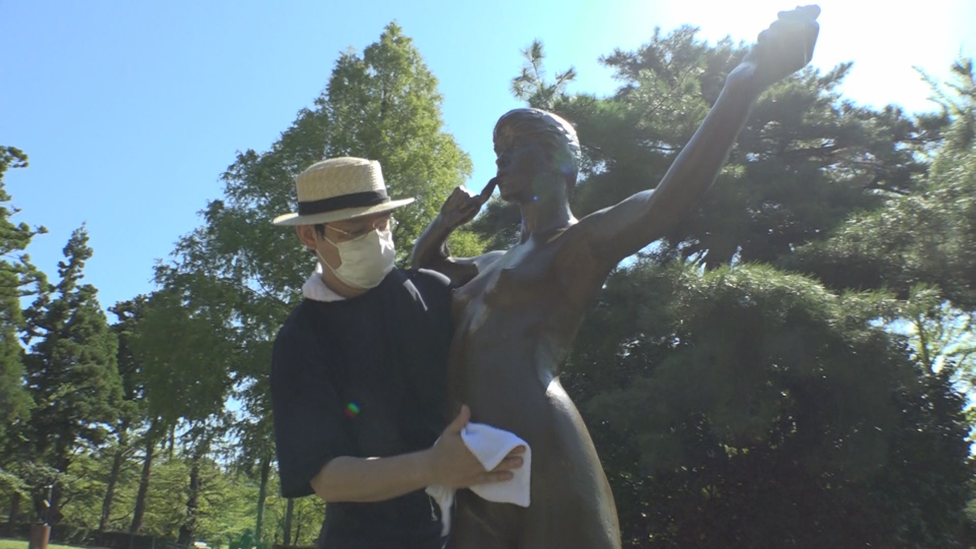 触るとわかる魅力！岩野勇三ブロンズ彫刻の清掃イベント
