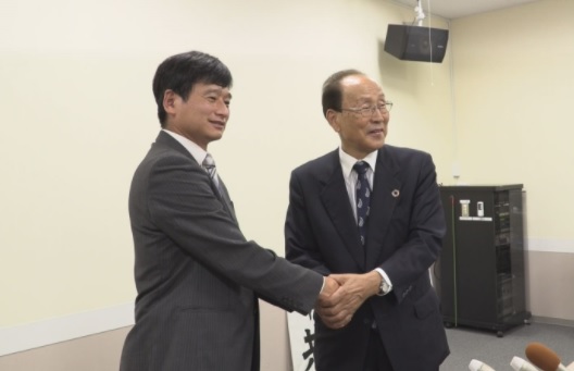 宮越馨さん市長選断念 中川幹太さんと政策協定結び支援へ