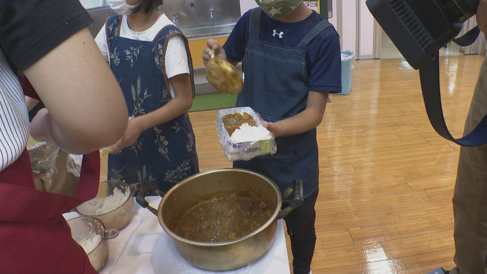 高千小で災害時を想定したキャンプ／佐渡テレビジョン