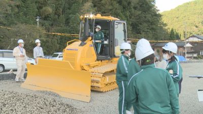 松ヶ崎小中学生 地元の建設事業を学ぶ／佐渡テレビジョン