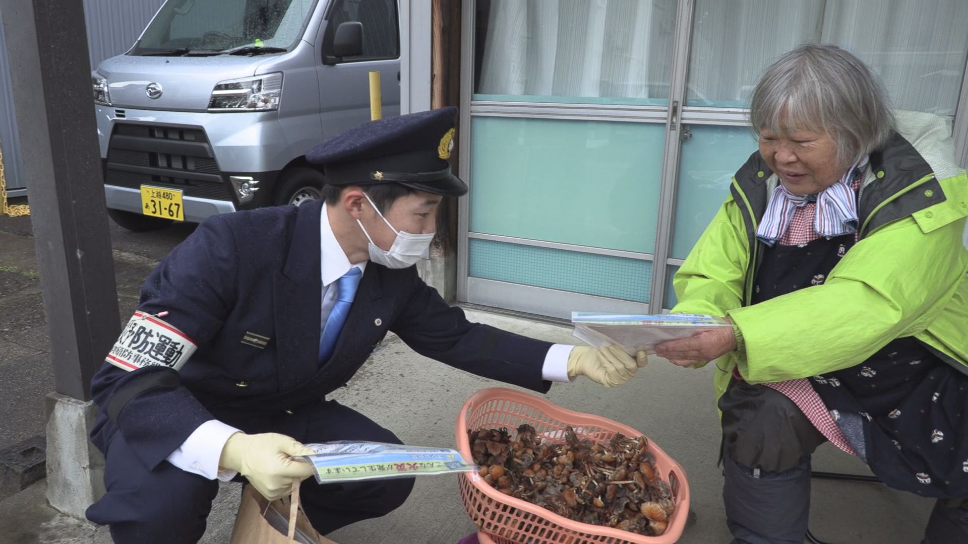 秋の火災予防運動 消防が朝市で呼びかけ