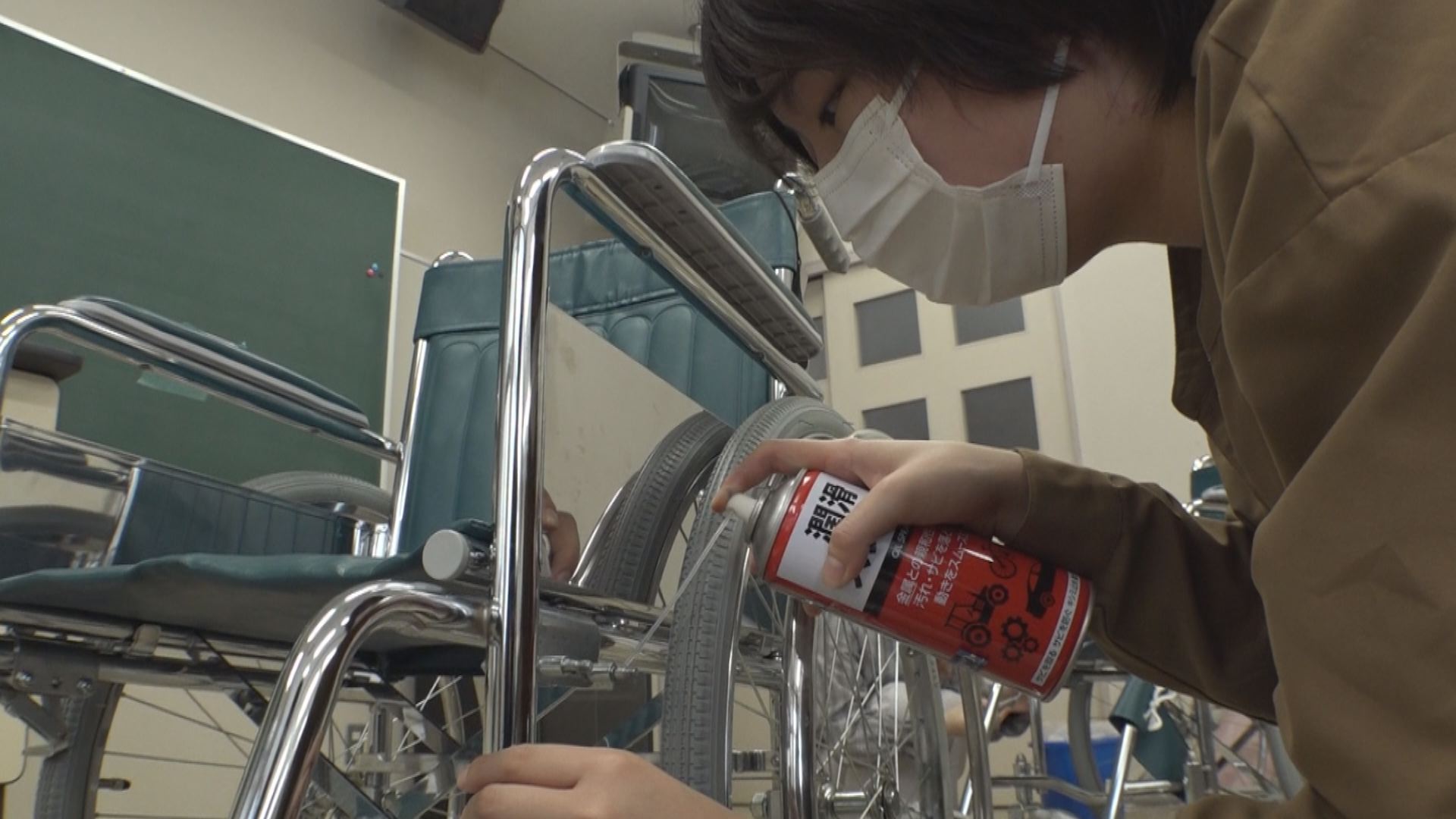 車椅子いりませんか？ 看護大生がボランティアで修理