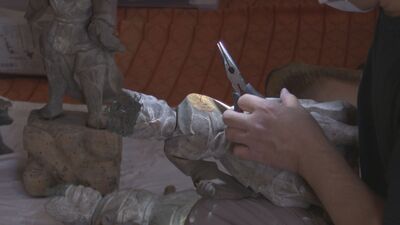 長安寺で木造十二神将の修復作業／佐渡テレビジョン