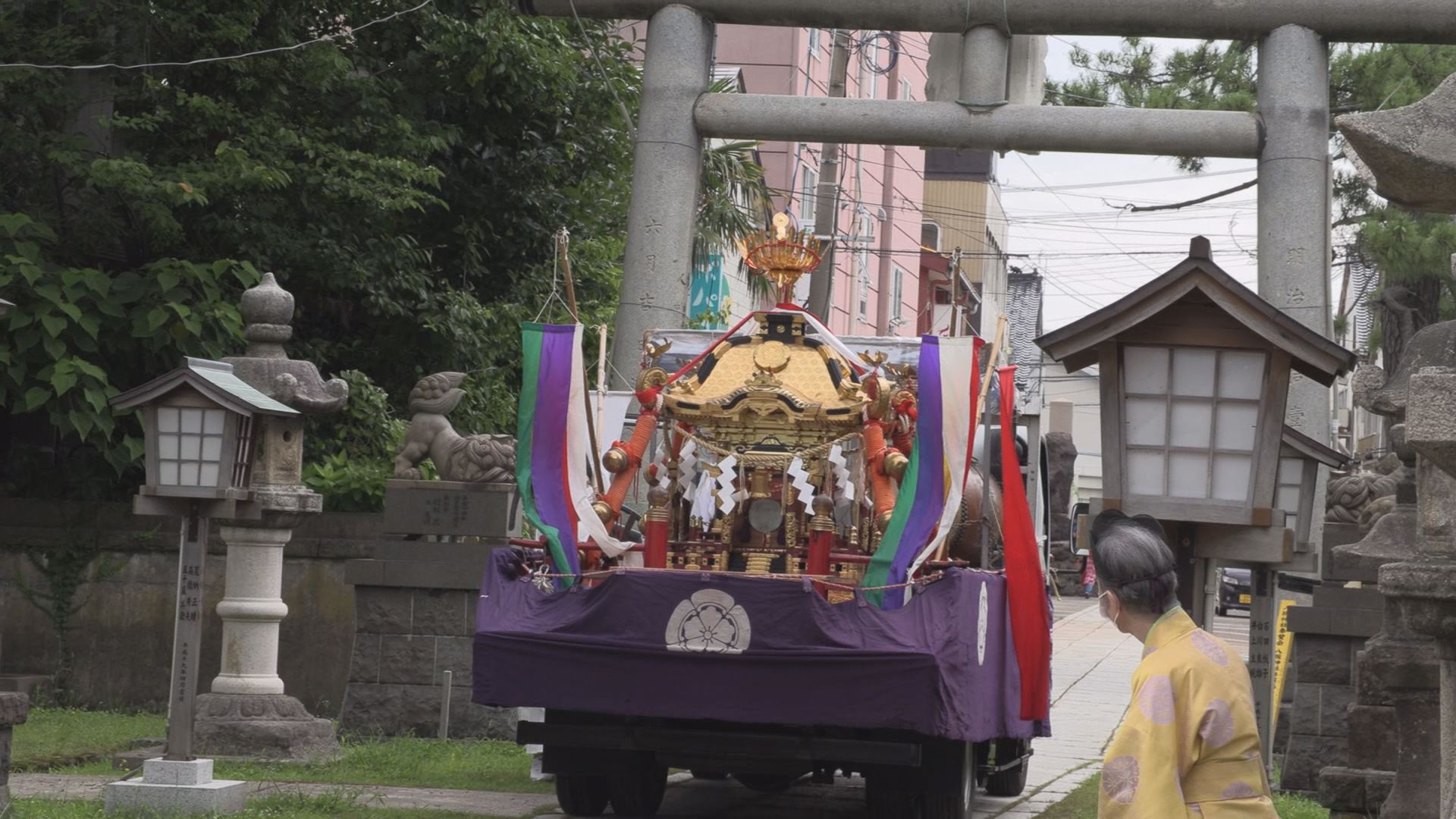 3年ぶり「上越まつり」はじまる 神輿が八坂神社を出発