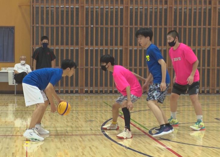 上越市で3×3バスケの大会 22チームが熱い戦い！