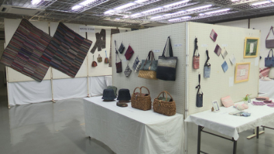 地元サークルによる裂き織り作品展開催中！／佐渡テレビジョン