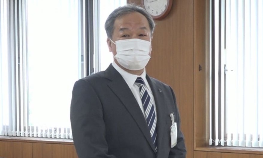 上越市副市長に八木智学さん 辞令交付