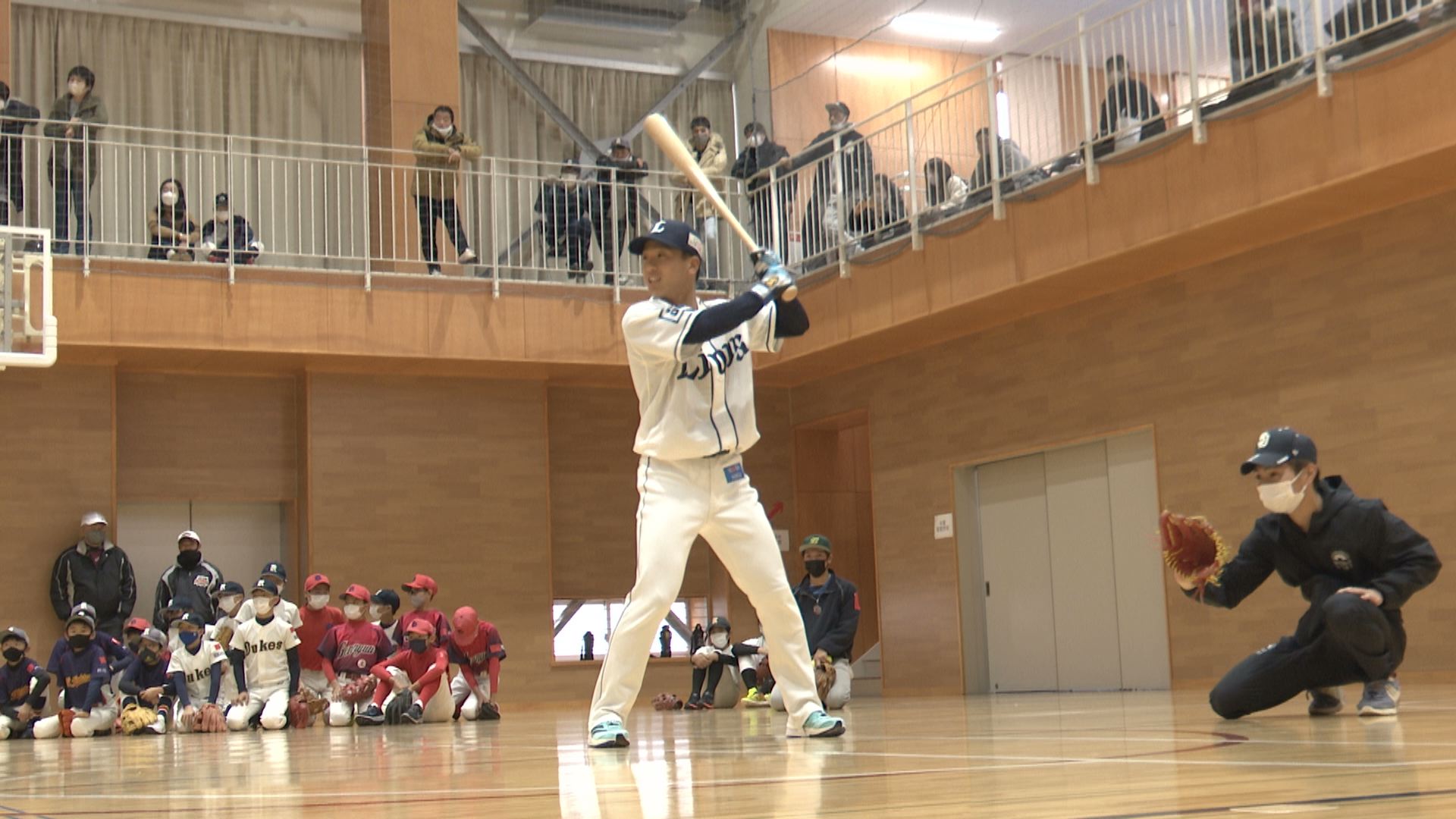 地元に恩返し！西武ライオンズ滝澤選手が母校で少年野球教室