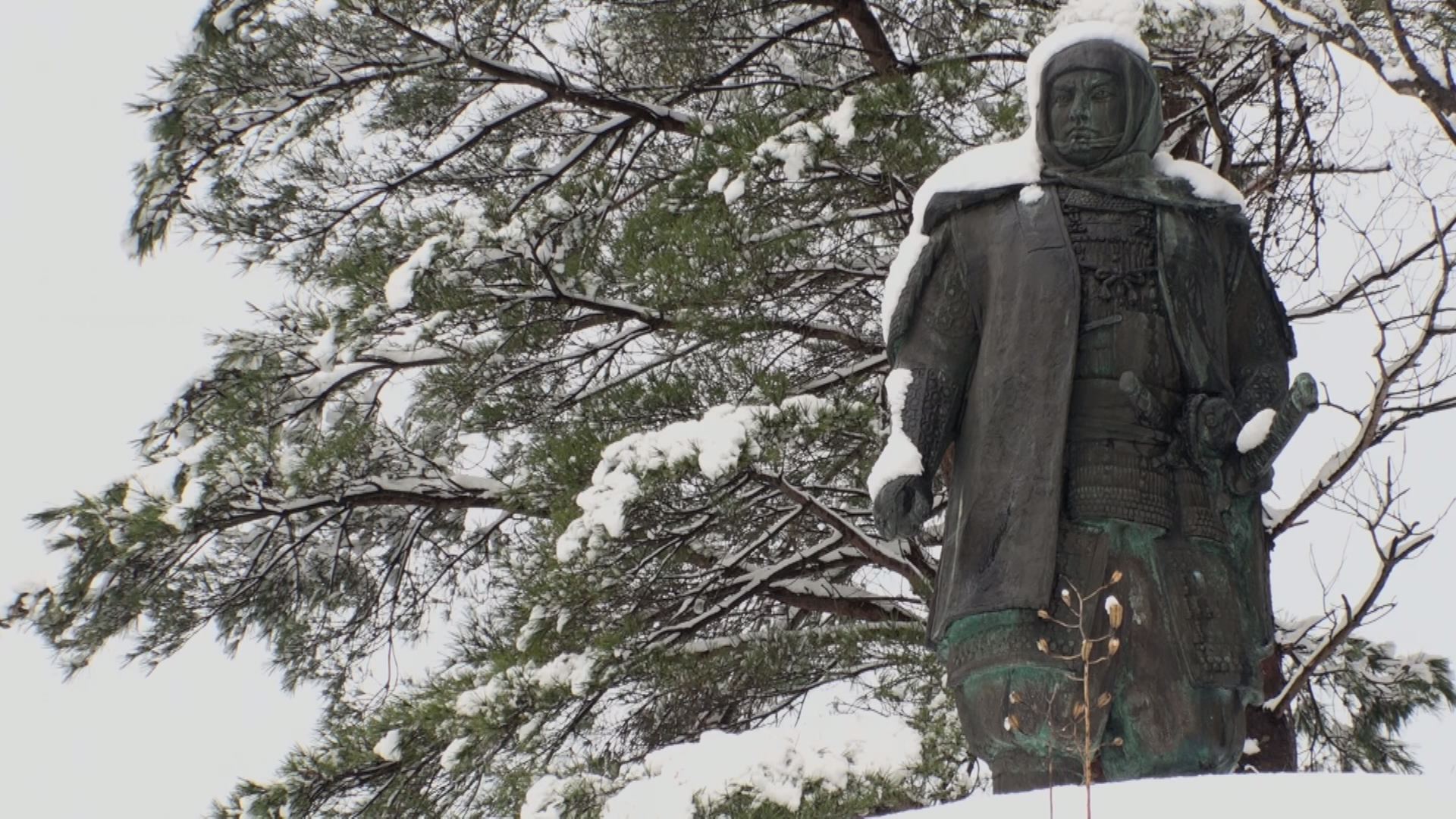 高田で積雪15センチ超え 平野部で除雪車出動
