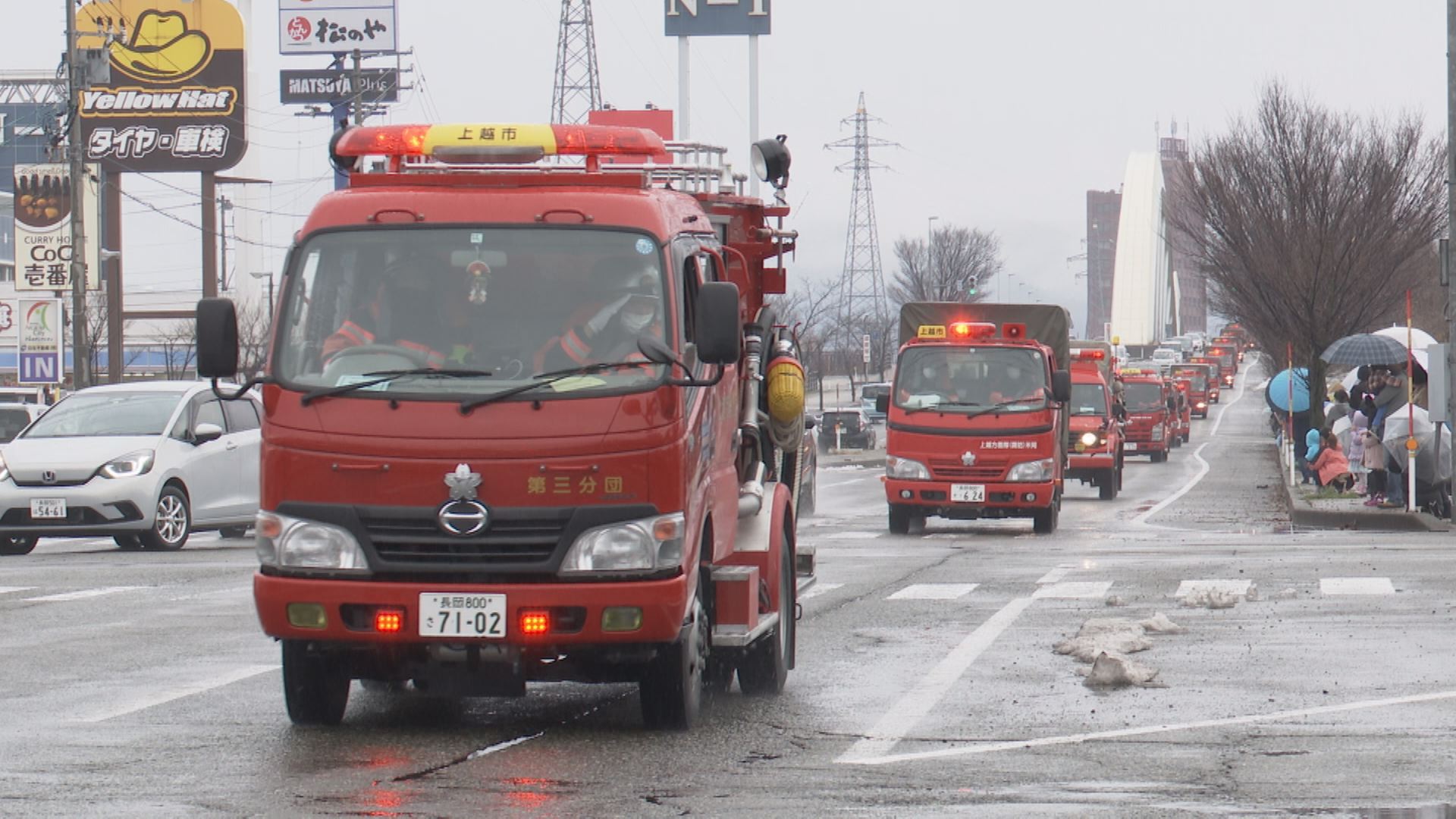 上越市消防出初式 消防車両28台がパレードし火の用心！