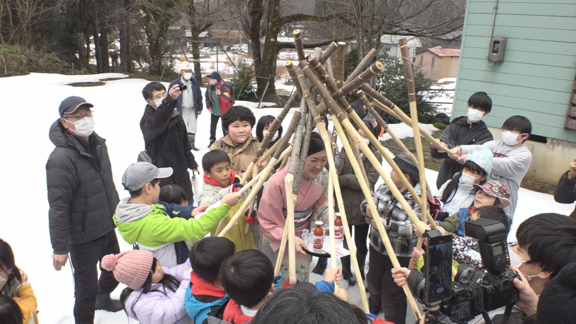 伝統の祝婚歌 山にひびく！西横山の小正月行事「嫁祝い」