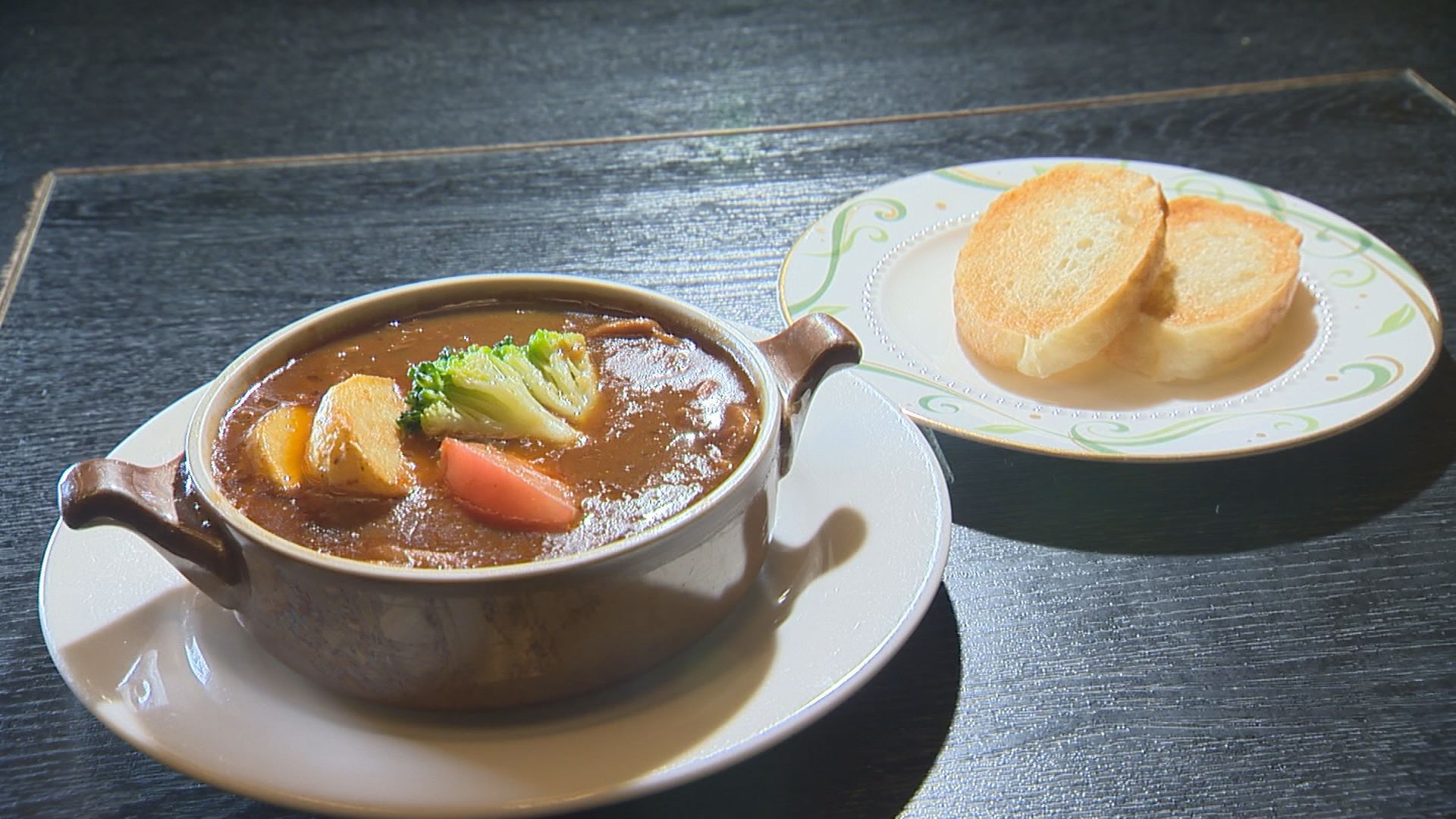 プロの味をお持ち帰り！じっくり煮込んだ牛すじシチュー「食事処 多七」