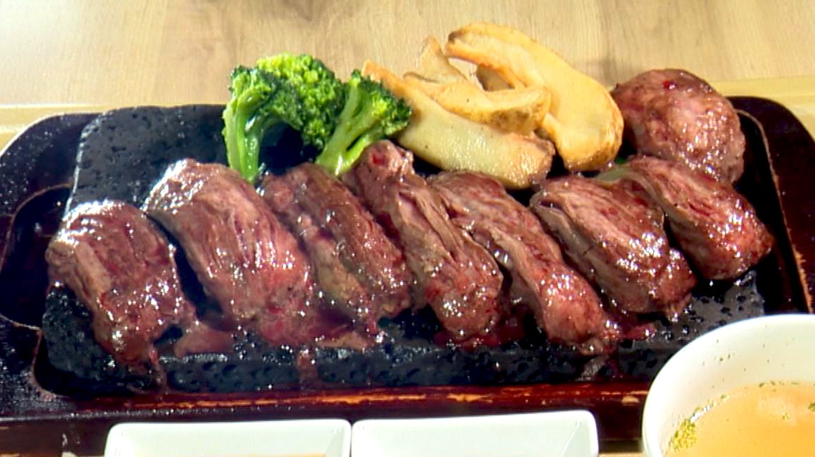 肉汁がうまい！400gハラミステーキ「花&レストラン らぽーとランド」