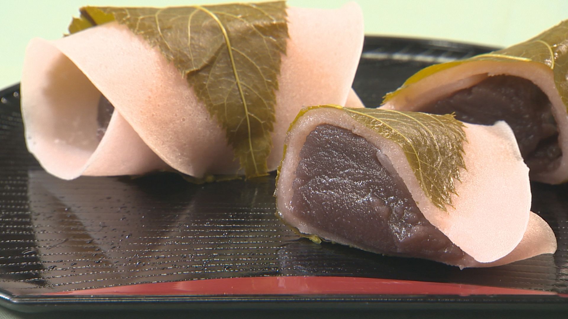 春の香りが楽しめる！もちもち食感の桜もち「小浜屋菓子店」