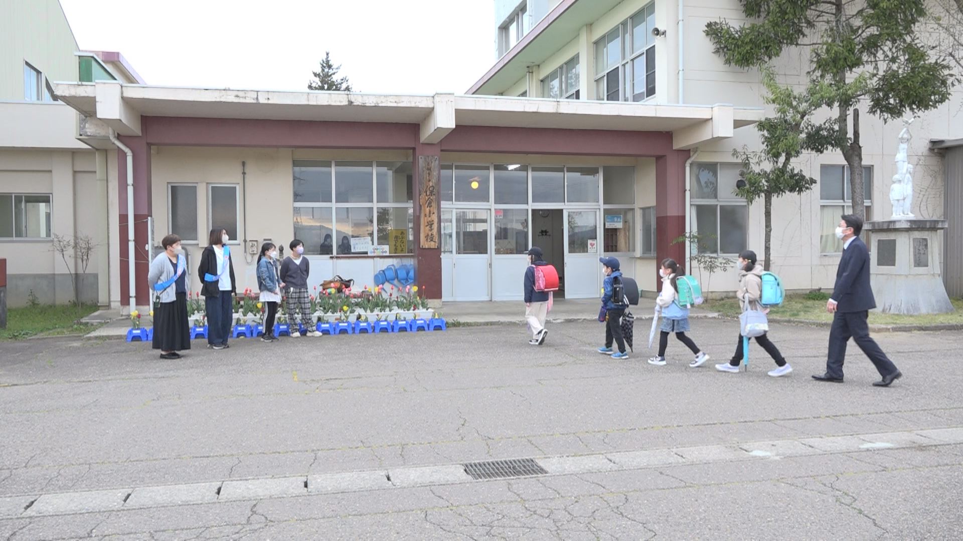 おはようございます！保倉小で春のあいさつ運動