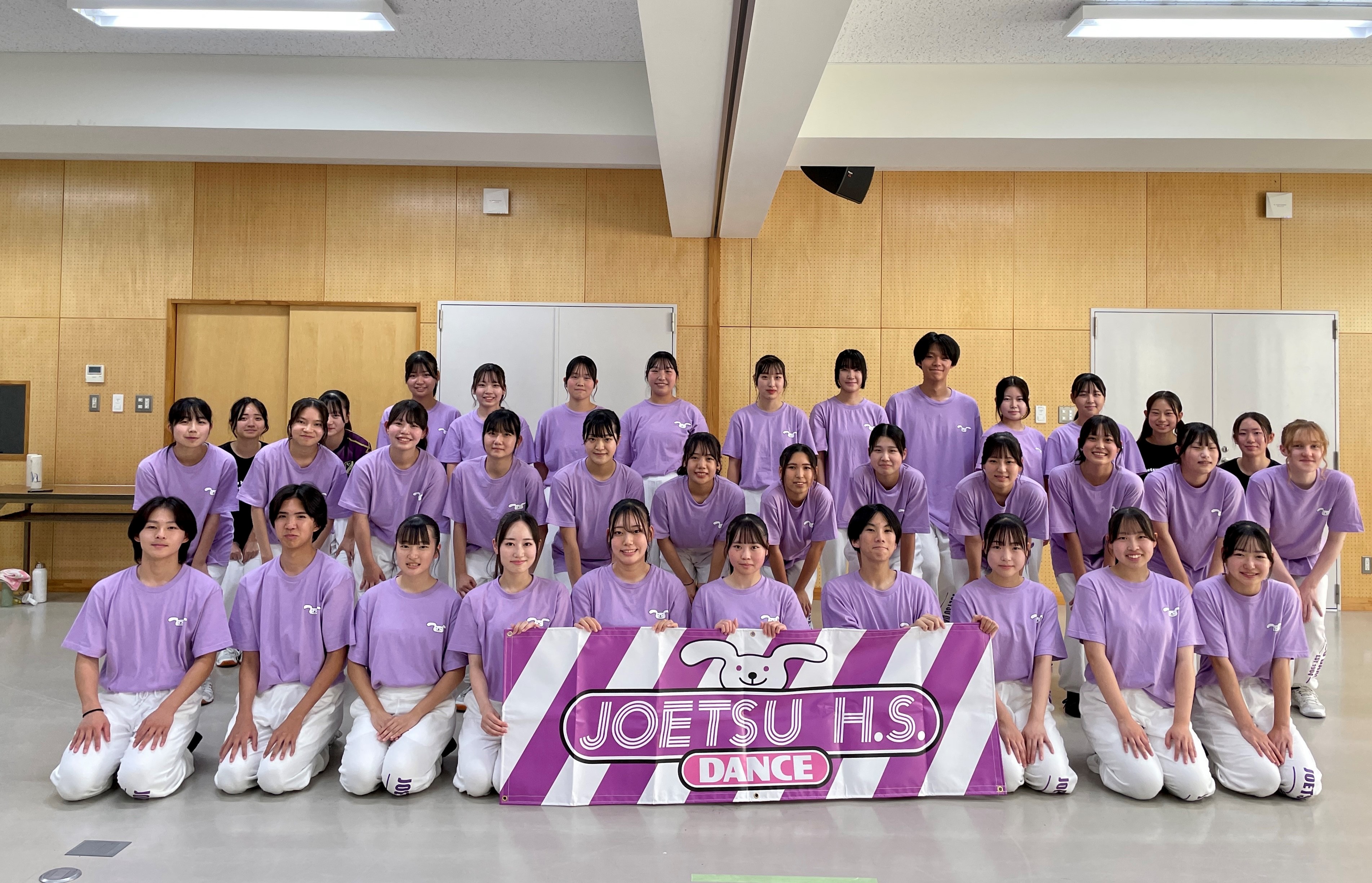 イラストレーター大塚いちおさん 上越高校ダンス部を横断幕で激励！