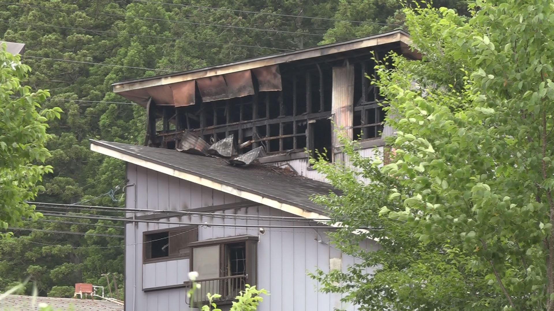 妙高市杉野沢で住宅火災 焼け跡から1人の遺体 この家に住む息子と連絡取れず