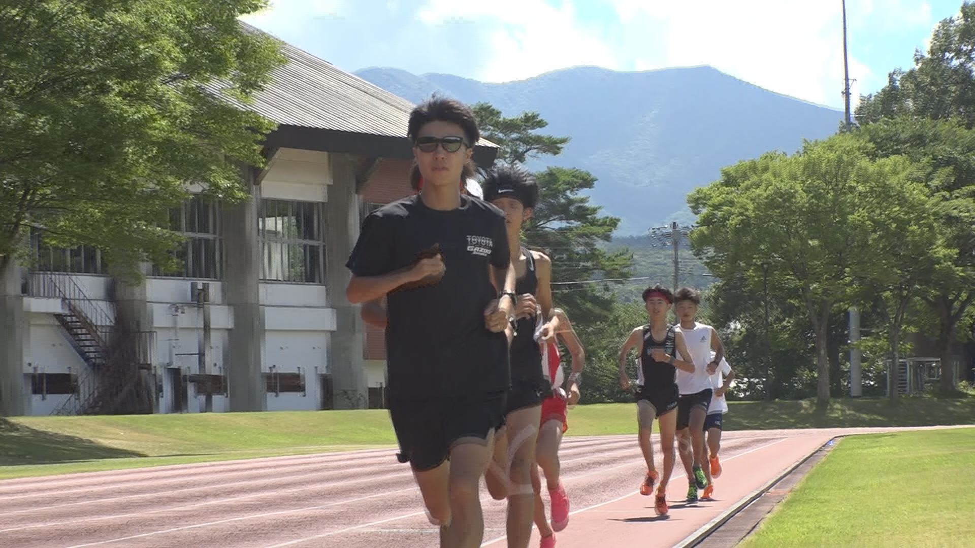 トップレベルから学ぶ！パリ五輪目指すマラソン畔上選手と地元中高生が一緒に練習　