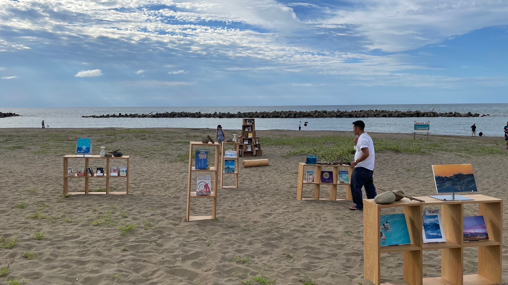 船見公園の浜辺でBOOK&CAFE!夕方から日没までイベント開催中