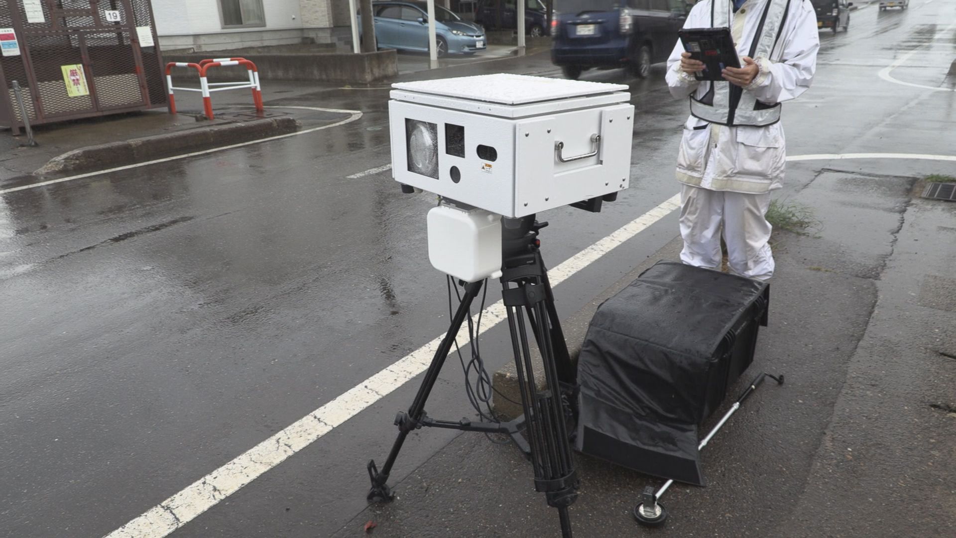 持ち運び可能な速度取締装置 違反車には後日通知書が