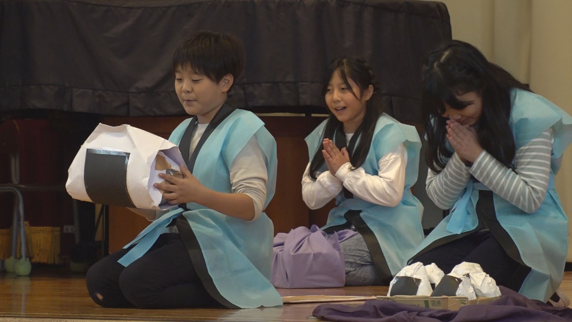 富岡小学校創立150周年 児童が150年前の学校を劇で発表