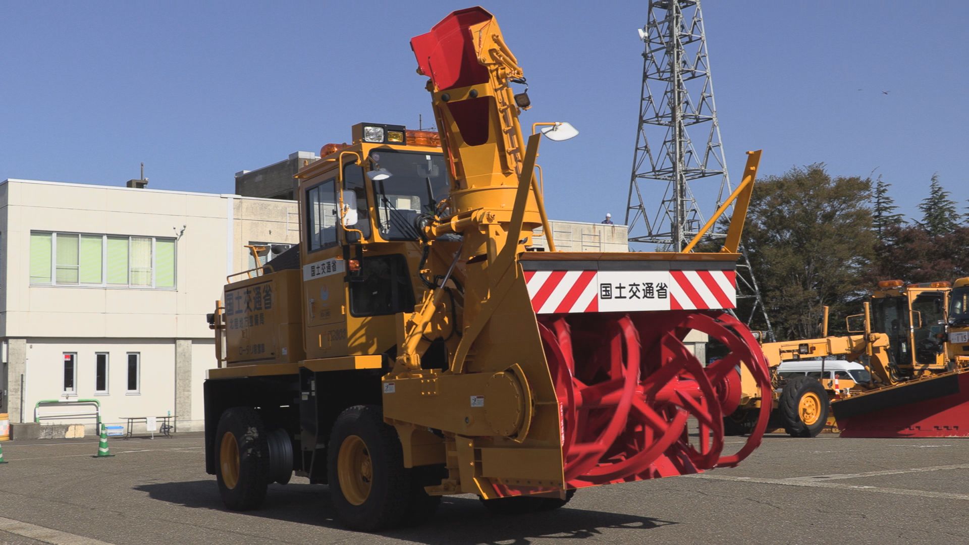 今冬に備えて決意新た！国道8号･18号 除雪車出動式
